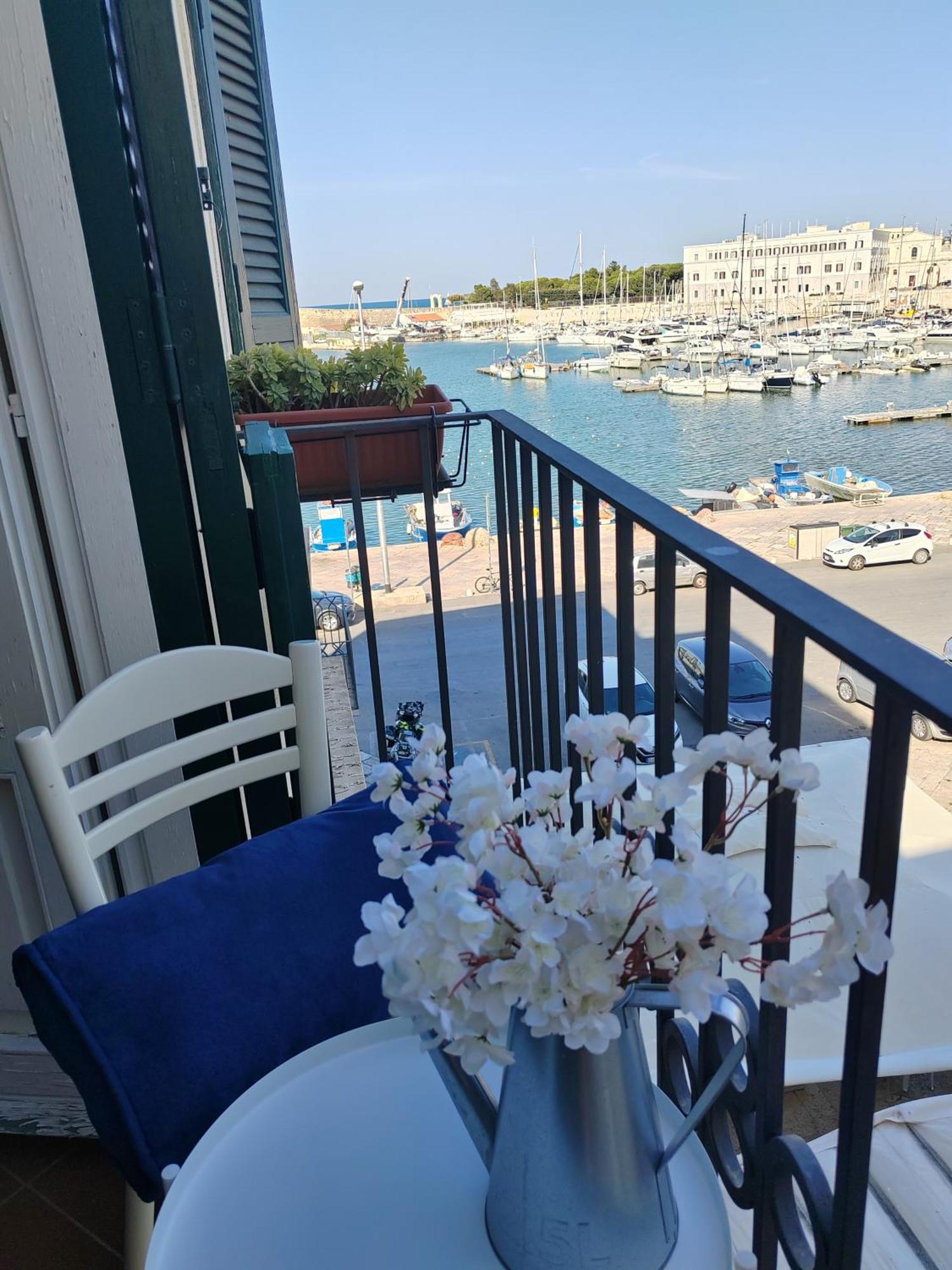 La Finestra Sul Porto Apartment *